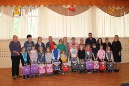Работники Кемеровского ЛПУМГ поздравили ребятишек из средней образовательной школы № 12