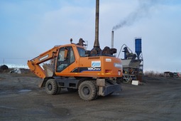 С помощью работников и техники Александровского филиала строительный материал был доставлен на 23 км автодороги