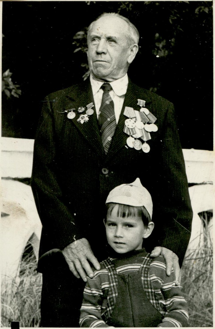 Дмитрий Алексеевич Кулешов с внуком Дмитрием