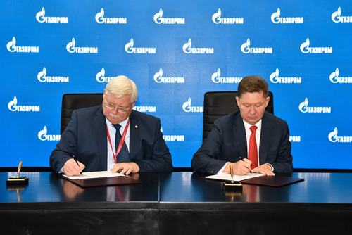 Губернатор Томской области Сергей Жвачкин и Алексей Миллер во время подписания