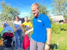 Сотрудники Магистрального филиала «Газпром трансгаз Томск», которые участвовали в акции впервые, получили ответный подарок от родителей — пакет с овощами