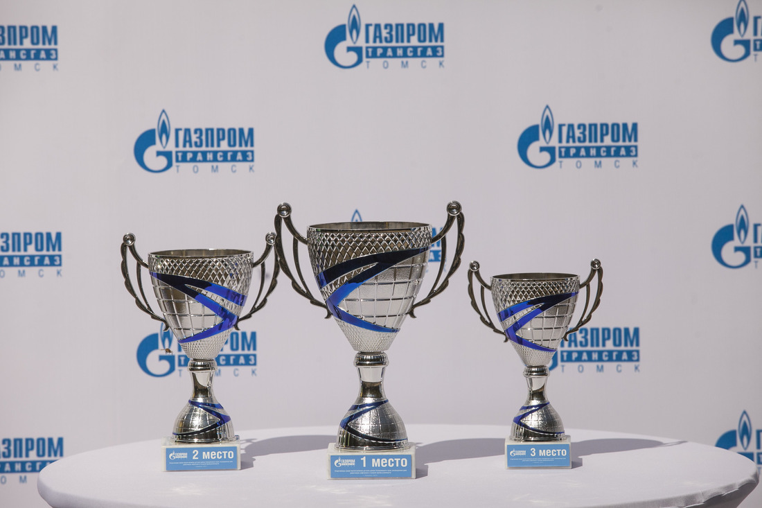 Кубки для призеров от компании «Газпром трансгаз Томск»