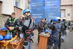 Повышенное внимание в ходе конкурса «Лучший специалист по охране труда Томской области 2018 года» уделялось высотным работам.