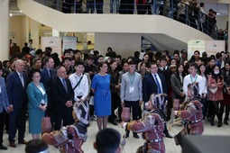 В церемонии открытия приняли участие якутские народные ансамбли