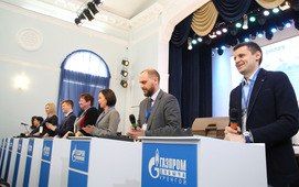 Представитель кадровых служб дочерних предприятий "Газпрома" отвечают на вопросы в рамках экспресс-диалогов