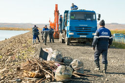 2019 год: Газовики помогают очистить набережные Комсомольска-на-Амуре после наводнения
