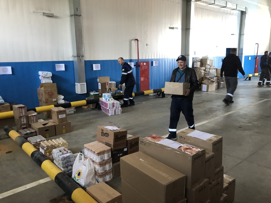Часть гуманитарной помощи уже доставлена в пункты приема волонтерского штаба #МыВместе.