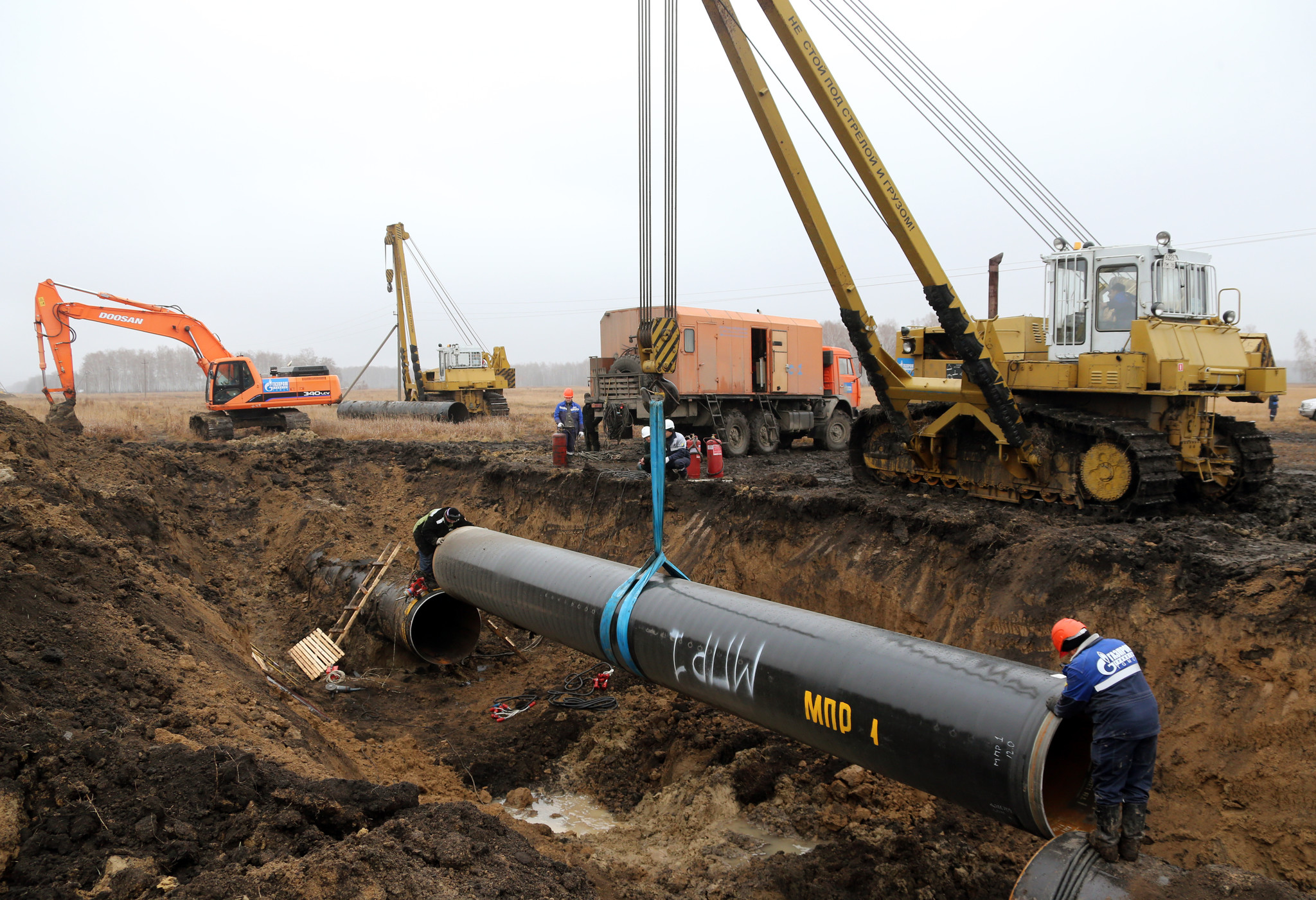 Строительство подземного газопровода. Нефтепровод ВСТО трубоукладчики. Демонтаж трубопровода. Реконструкция магистрального нефтепровода.